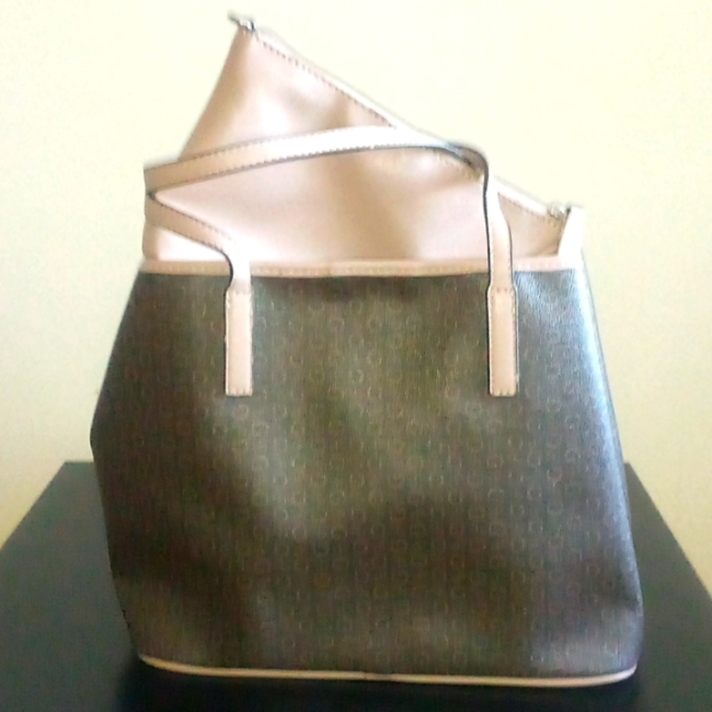 Guess - Picture 2 of 7